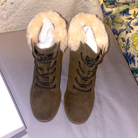 New Directions Olive, wedge ankle boot booties. Sz 6.5 NIB - Picture 4 of 11